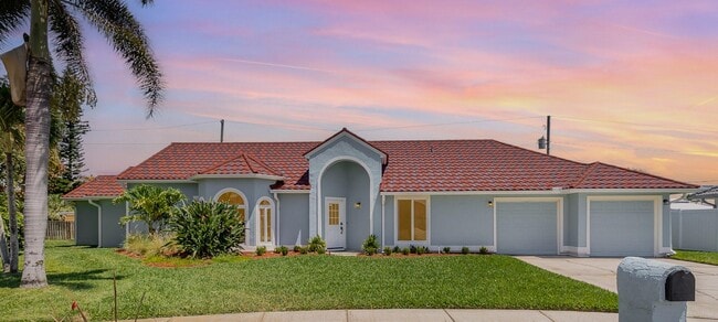 Photo - 180 Waters Edge Ln House