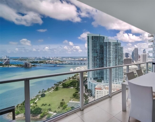 Building Photo - 2020 N Bayshore Dr Unit 3304 Rental