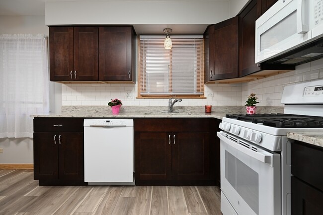 Photo - 5850 N Mulligan Ave Unidad 1