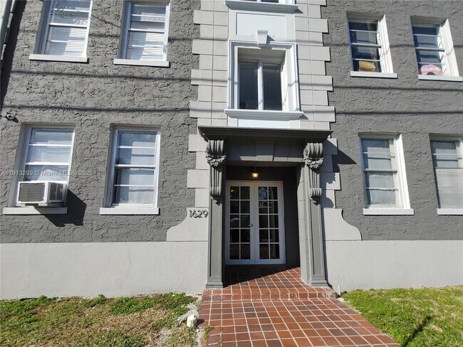 Photo - 1629 SW 6th St Unit 13