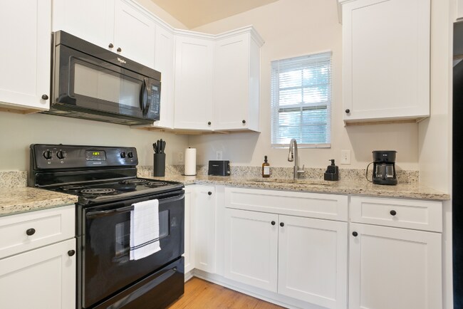 Photo - 987 Dimmock St SW Unit 2