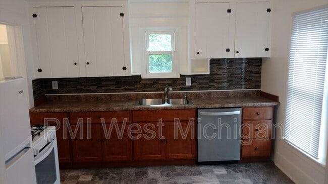 Photo - 921 Dayton St SW Unidad 2