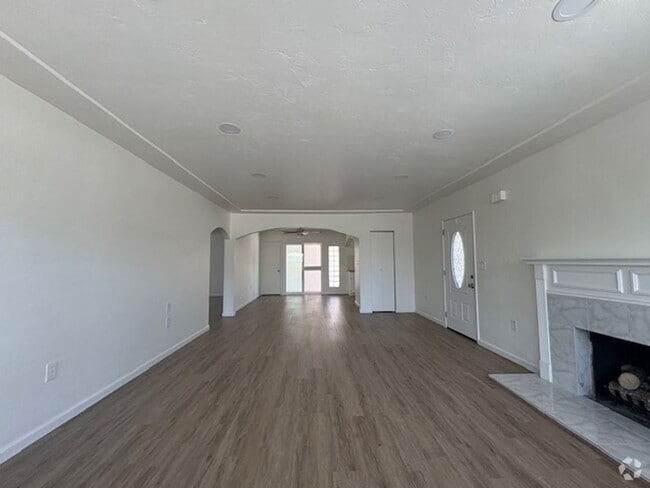 Building Photo - Starr 4-Plex (DD) Unit 25111 Rental