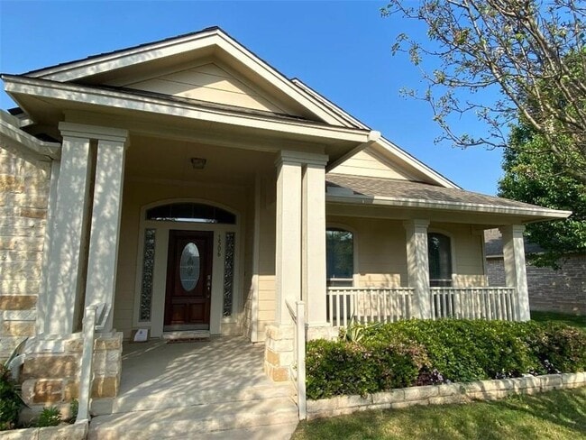 Photo - 1506 Main St