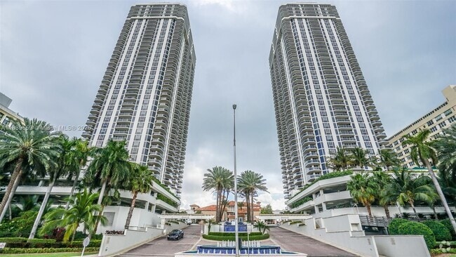 Building Photo - 4779 Collins Ave Unit 2901 Rental