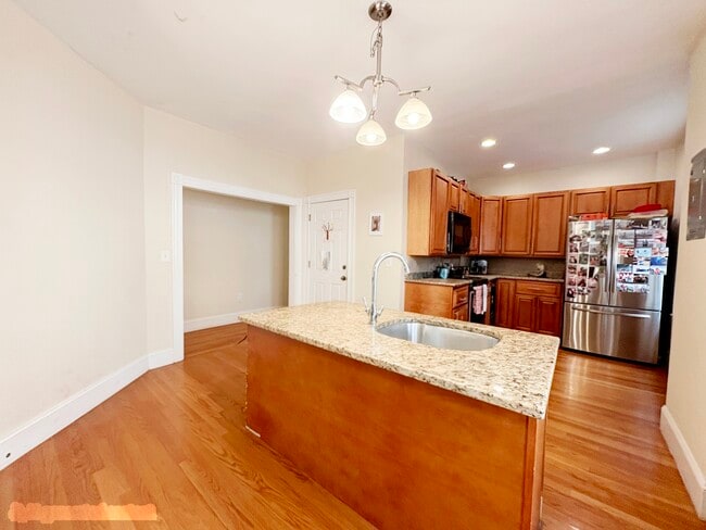 Photo - 184 Saint Paul St