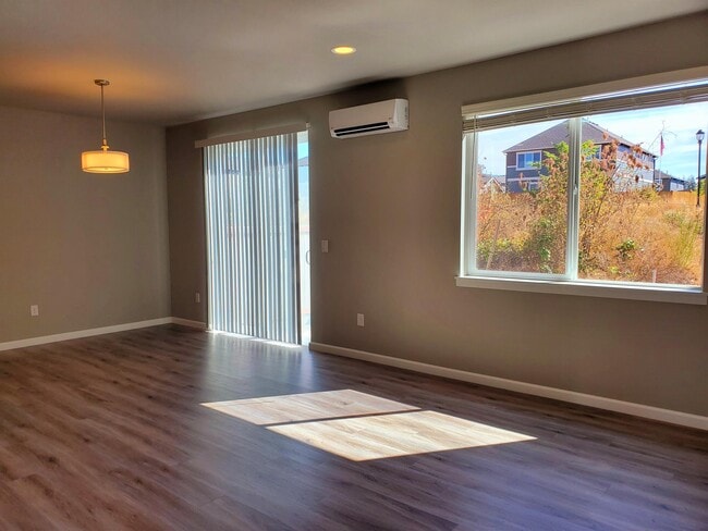 Photo - 6905 Delaney Ln NE