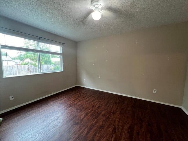 Photo - 2000 Easton Dr