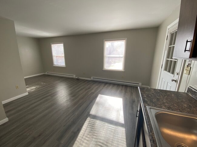 Open kitchen and living room - 70 West St Unidad 2