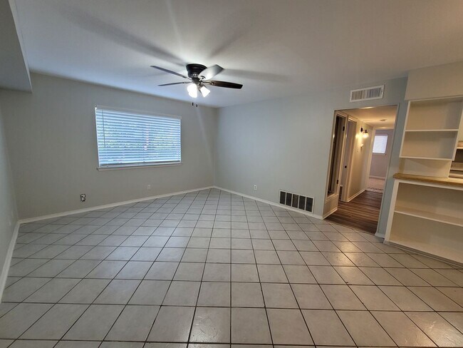 Excellent location! First Floor Condo in N... - Excellent location! First Floor Condo in N...