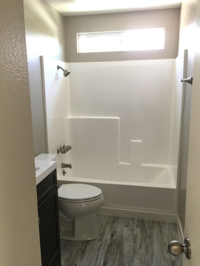Guest Bath - 10678 Walnut St Unit 10678