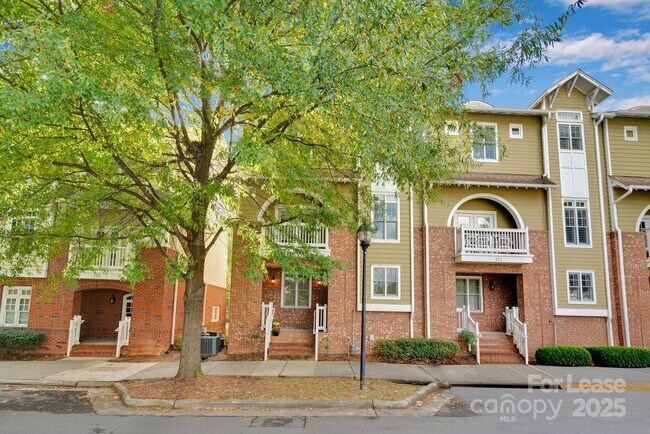 Building Photo - 336 Magnolia Ave