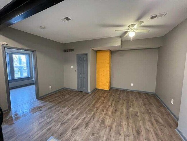 Building Photo - Soldoris Unit 107