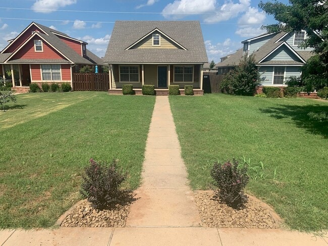 Building Photo - Craftsman style 3 bedroom 2 bath Home - Avail NOW!