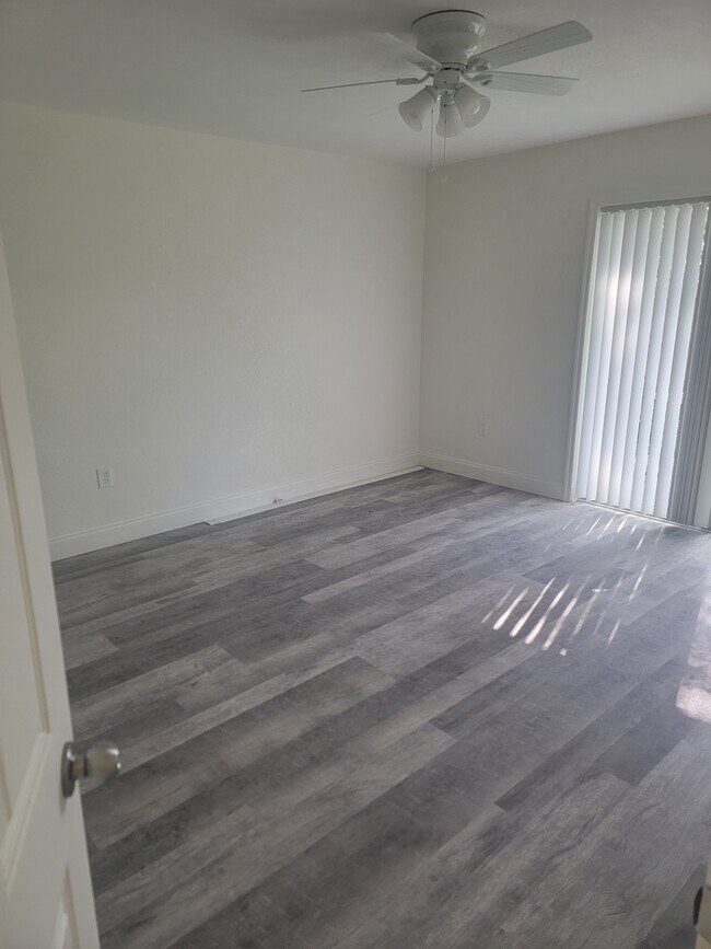 Photo - 109 W 5th St