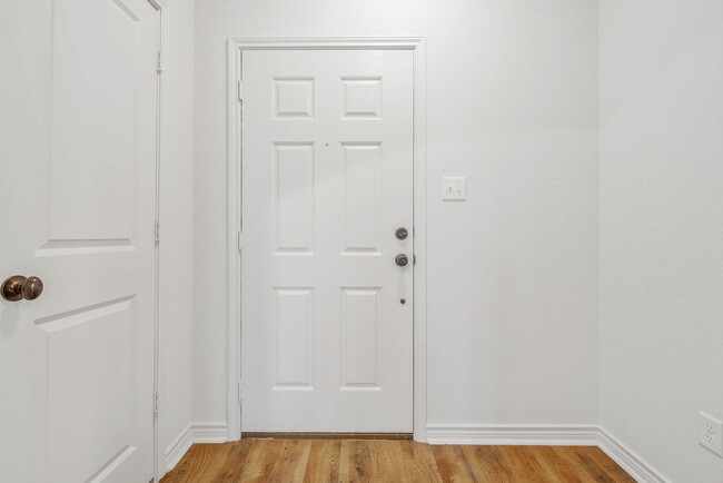 Photo - 3 Bed Townhome Minutes from Campus in Quiet Area