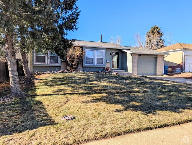 Building Photo - Fully Updated Home w Large Fenced Yard & S...