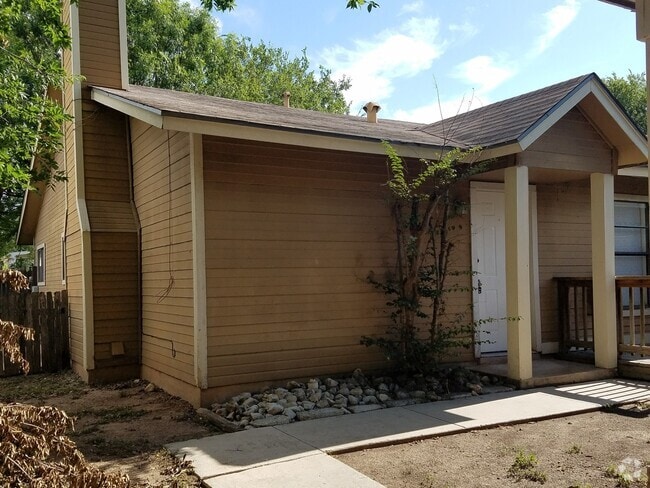 Building Photo - 6831 Mountain Spg Dr Unit Mountain Spring 6835 Rental