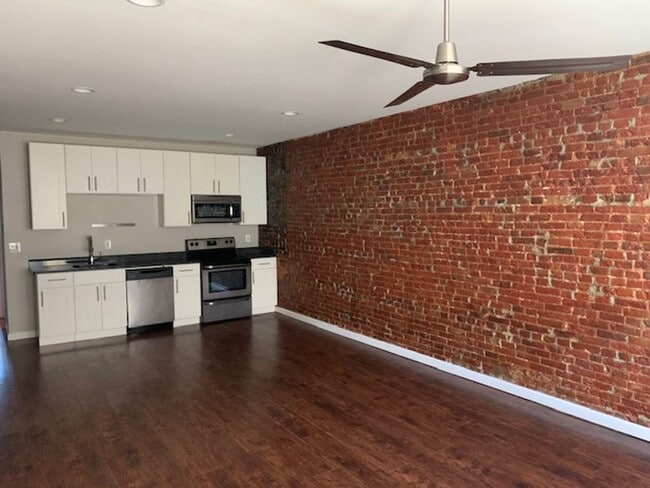 Building Photo - 2419 Frankford Ave Unit 1st Floor Rental