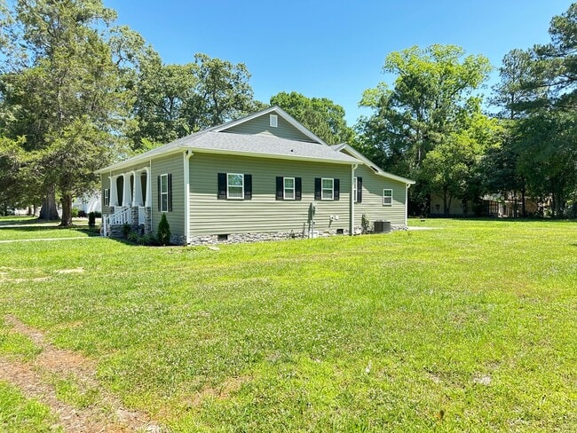 Photo - 408 Branch St