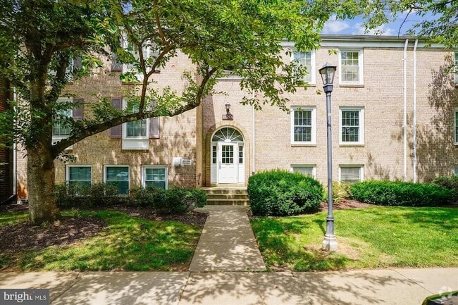 Building Photo - 820 Quince Orchard Blvd Unit 102 Rental