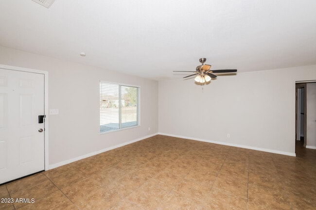 Photo - 5611 N 32nd Dr