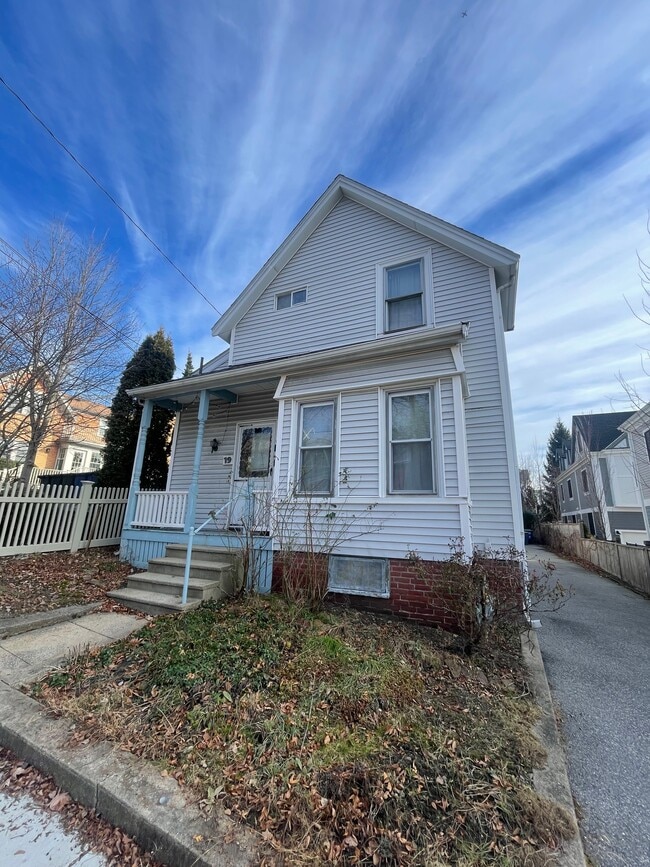 Building Photo - 19 Porter St Unit 2 Rental