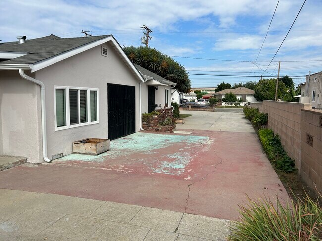 Photo - 3947 Delta Ave