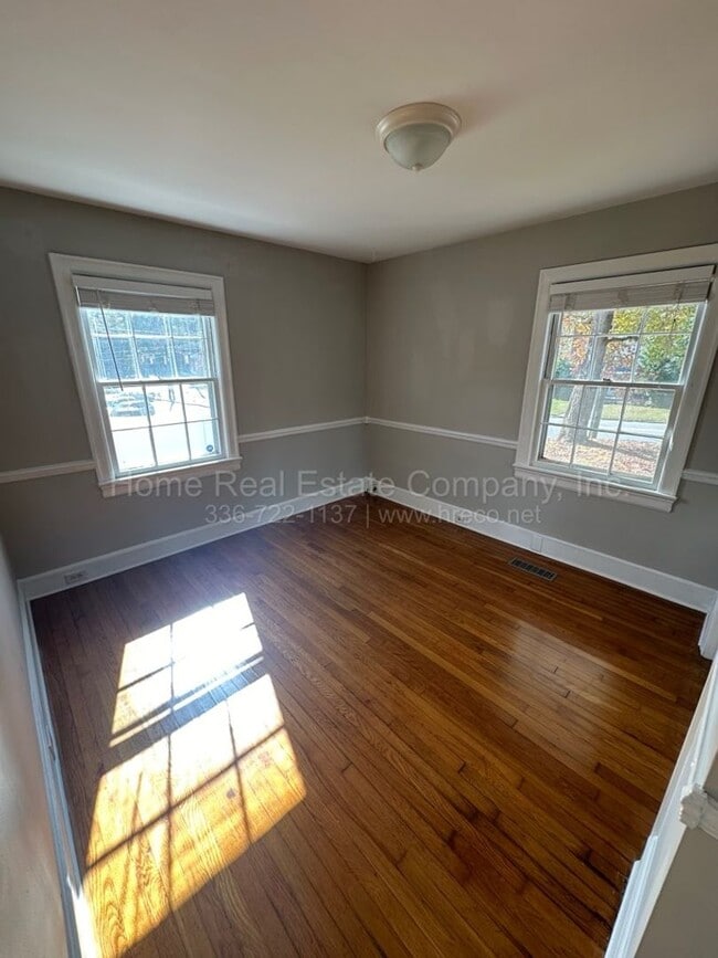 Photo - 1009 Knollwood St
