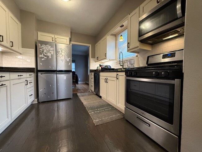 Stunning 5 Bed 2 Bath House Located in the... - Stunning 5 Bed 2 Bath House Located in the...
