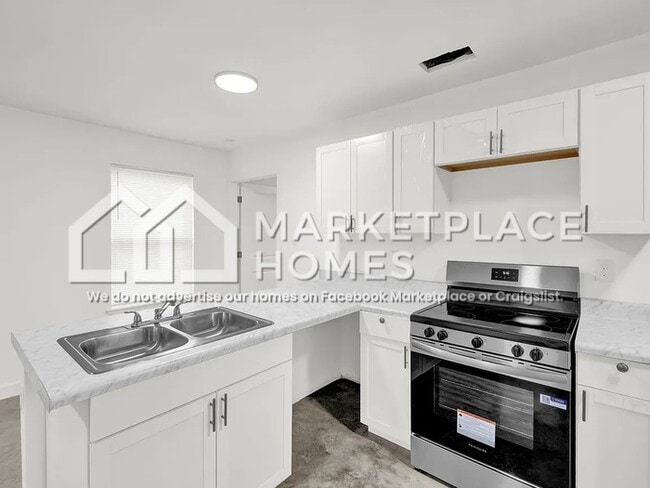 Photo - 853 Kippley St