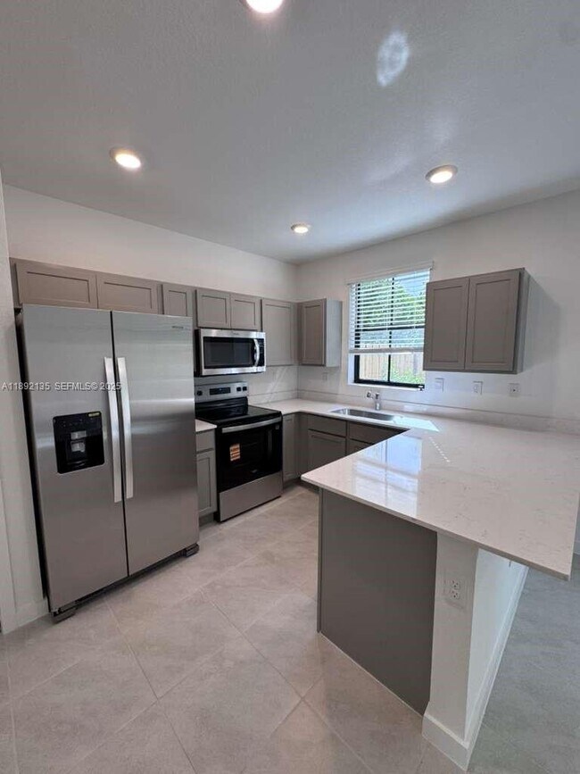 Photo - 1549 NE 3rd Ave