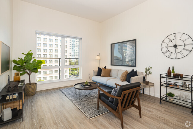 1BR, 1BA - 692SF