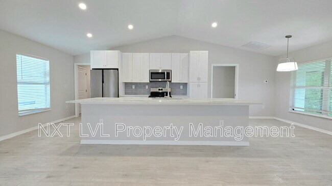 Photo - 423 NE 31st St