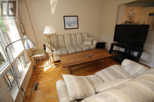 Photo - 70 English Ivyway