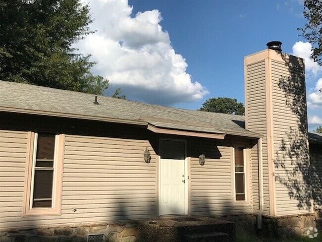 Building Photo - Maumelle Home close to Pine Forest Element...