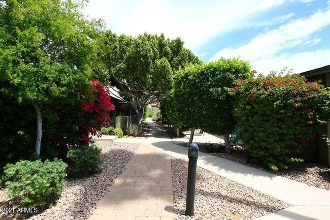 Photo - 1850 E Maryland Ave