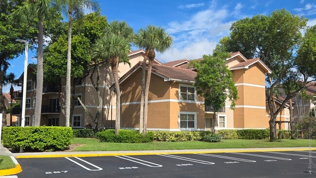8851 Wiles Rd Unit 205