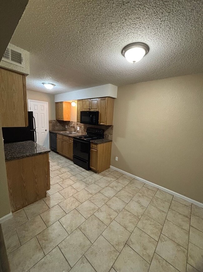 Large 2 bdrm/1.5 bath apt in Independence - Large 2 bdrm/1.5 bath apt in Independence