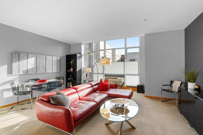 Building Photo - 1125 NW 9th Ave Unit 522