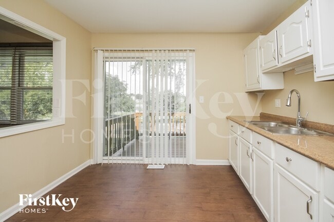 1838 Ashwood Ln