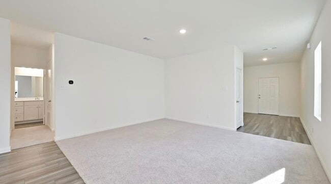 Photo - 524 Halifax Ct