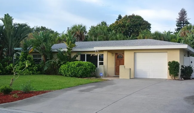 Building Photo - 6660 Bay St