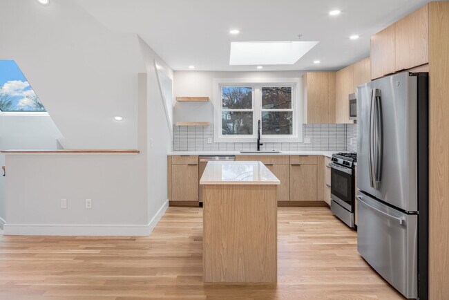 Photo - 9 Wenham St Unit 4