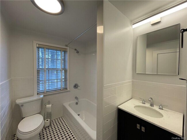 Photo - 645 N Broadway Unidad 5