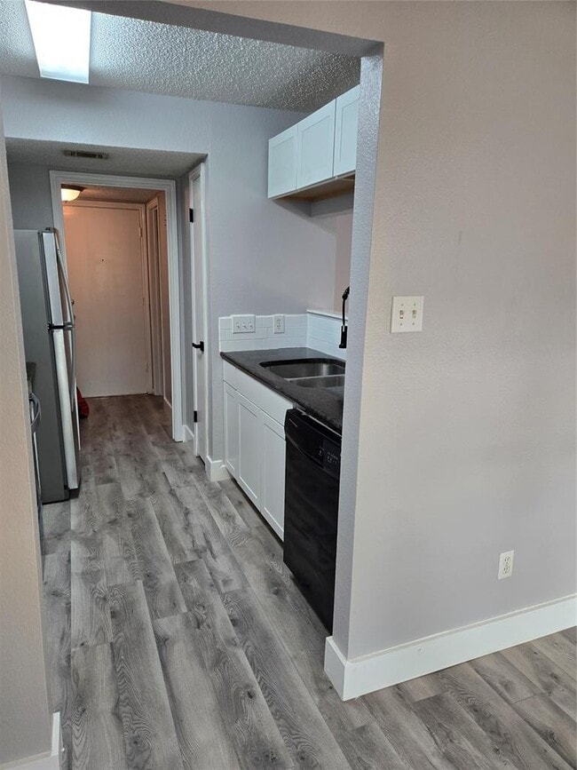 Photo - 10001 Parliament House Rd