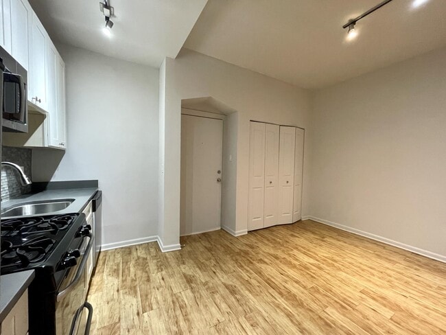 Photo - 2832 W Palmer St Unit G2