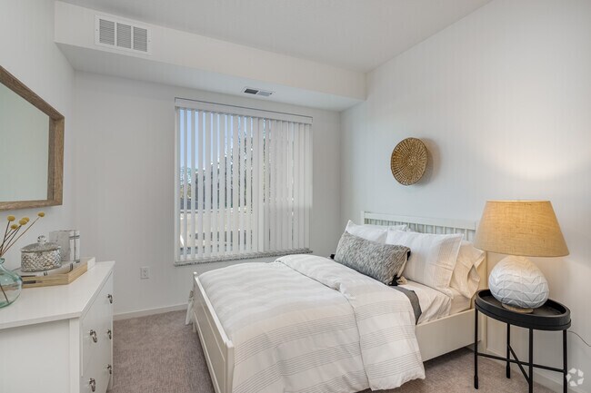 2BR,2BA - 934SF - Secondary Bedroom