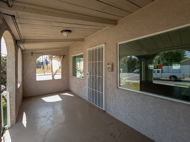 Photo - 723 W Doran St