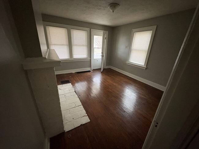 Photo - 180-182 North Powell Ave Unit 182